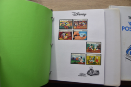 ALBUM MET VERSCHILLENDE DISNEY ZEGELS EN BLOKKEN