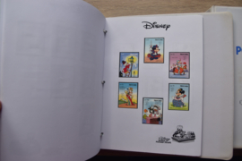 ALBUM MET VERSCHILLENDE DISNEY ZEGELS EN BLOKKEN