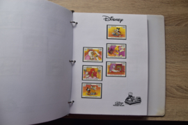 ALBUM MET VERSCHILLENDE DISNEY ZEGELS EN BLOKKEN