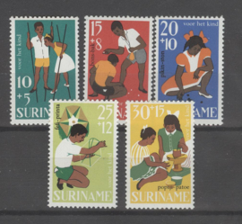 SURINAME POSTFRIS NVPH 484-88 KIND CHILD