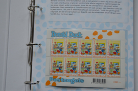 PERSOONLIJKE ZEGELS DONALD DUCK VERZAMEL ALBUM INCL. 36 VELLETJES POSTFRIS