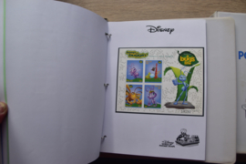 ALBUM MET VERSCHILLENDE DISNEY ZEGELS EN BLOKKEN