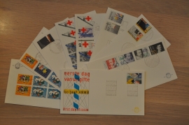 FDC JAARGANG 1983 COMPLEET BLANCO OPEN KLEP.