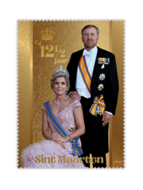 ST. MAARTEN 2025 GOUDEN ZEGEL MAXIMA WILLEM-ALEXANDER EXTRA GROTE ZEGEL