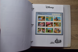 ALBUM MET VERSCHILLENDE DISNEY ZEGELS EN BLOKKEN