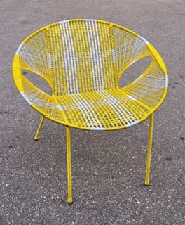 Owusu chair nr. 62 Ghanese kuipstoel geel/wit