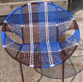 Owusu chair nr. 30 Ghanese kuipstoel bruin/blauw/wit
