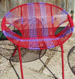 Owusu chair nr. 42 Ghanese kuipstoel rood/paars