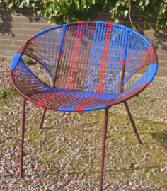 Owusu chair nr. 49 Ghanese kuipstoel bruin/blauw/rood