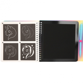 Ylvi & the Minimoomis mini Magic Scratch boek