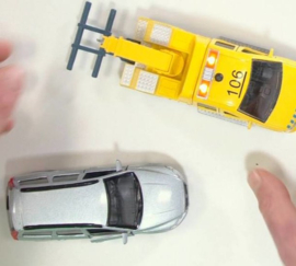 Afsleepwagen met Volvo V70 met licht en geluid