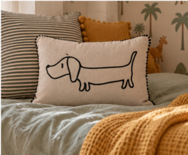 Teckel kussen Sunny – Beige sierkussen met pompons - 30 x 40 cm