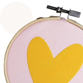 Bamboo ring, roze met geel hart | lieve wanddecoratie | 11cm