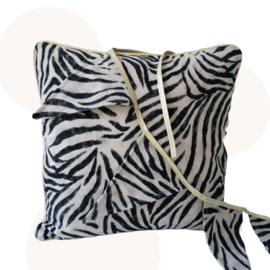 Kussen Zebraprint met gouden bies