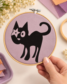 Wandhanger Lila met Hoshi deKat | Ø 16.5 cm