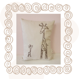Schattig Giraffe Kussen | Beige | 30 x 40 cm | Sierkussen | Handgemaakt