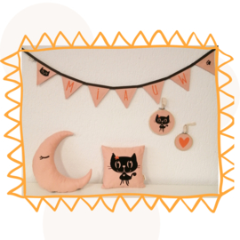 Hippe vlaggenlijn met Mimi de Poes! | Peach | 1.75 mtr. | Handgemaakt