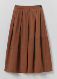 Toast Slanted Pleat Cotton Skirt Brick