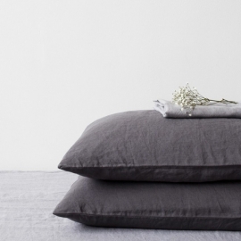 Dark Grey Stone Washed Linen Kussensloop