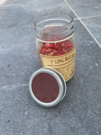 Lucifers in glazen pot