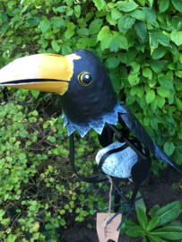 Tuinsteker balans grote vogel ekster met steen