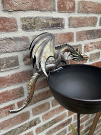 Vogelbad op tuinsteker met draak