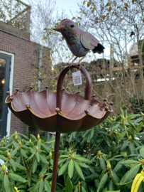 Tuinsteker vogel op paraplu