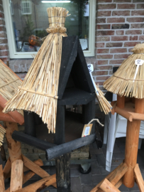 Vogelhuis/voederhuis  rieten dak met ruimte voor pindakaaspot