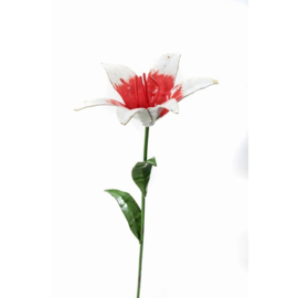 Wit roze bloem van metaal