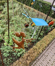 Balans meisje met blauwe vlieger