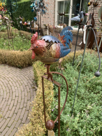 Metalen windspel kip