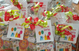 Traktatie label Ik ben Jarig met poesjes