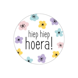 Sticker rond Hiep Hiep HOERA bloem motief