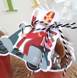 Traktatie label Sinterklaas op scooter