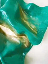 Sculptuur "River of Prosperity" - Caribbean Green/ Gold edition
