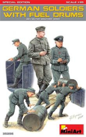 Mini Art 35256 German Soldiers with Fuel Drums