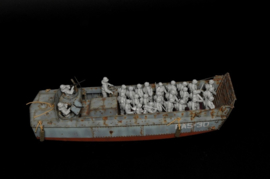 Italeri 6524 LCVP with US Infantry