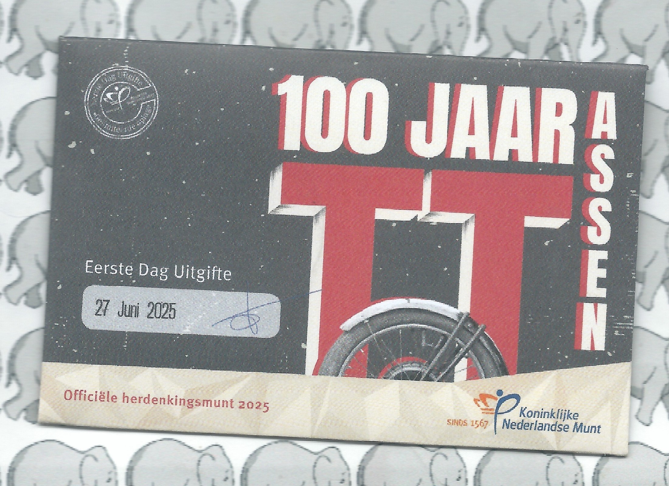 Nederland 5 euromunt 2025 (55e) "100 jaar TT Assen Vijfje" (1e dag van uitgifte coincard in envelopje)