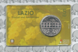 Italië 5 euromunt 2023 "Lazio – Frascati E Amatriciana". Coincard in blister