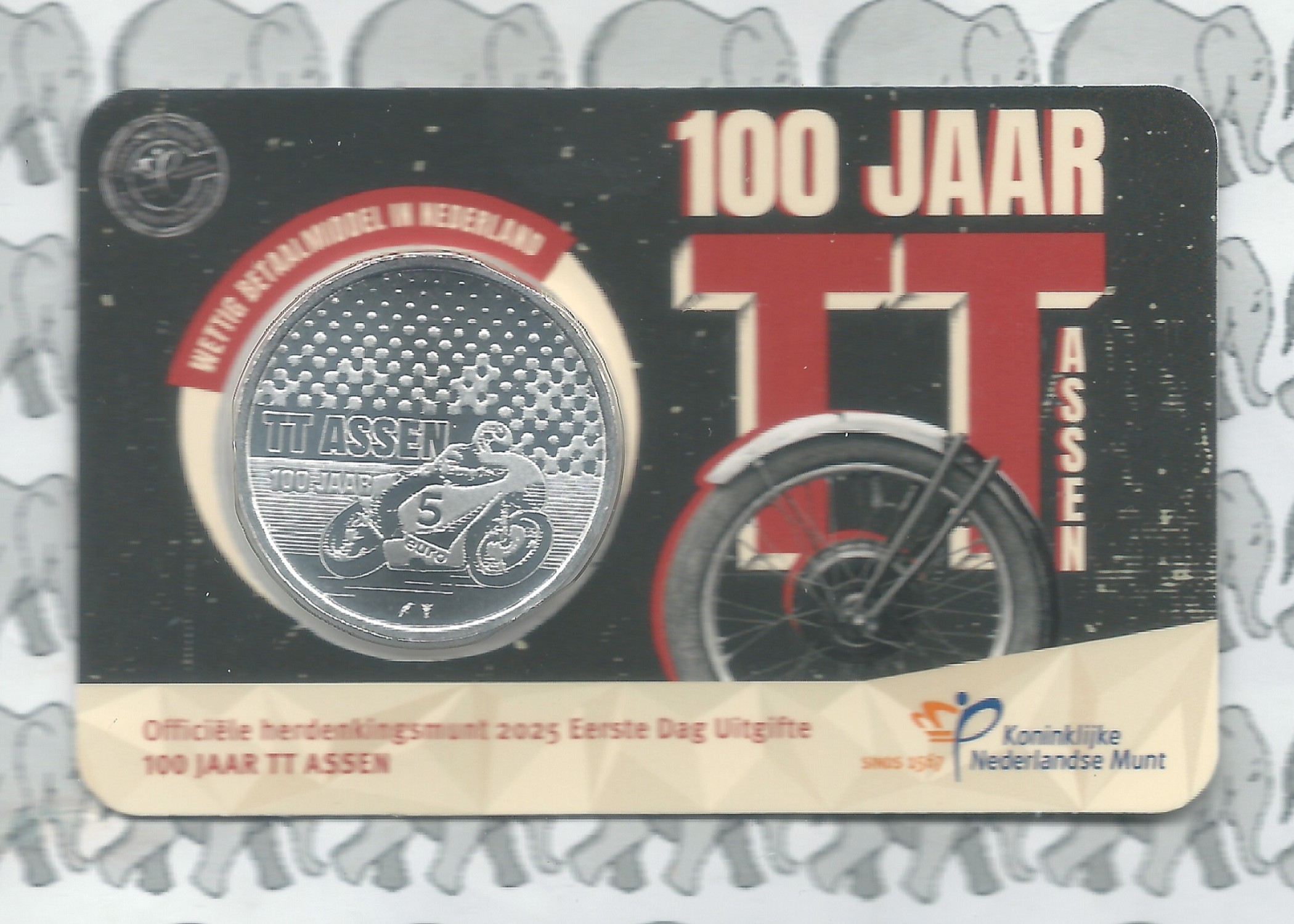 Nederland 5 euromunt 2025 (55e) "100 jaar TT Assen Vijfje" (1e dag van uitgifte coincard in envelopje)