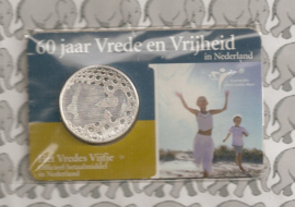 Nederland 5 euromunt 2005 (7e) "60 jaar vrede" (in coincard, zilver)