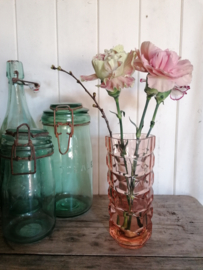 Vintage roze vaas, roze glas.