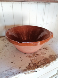 Oude afroomschaal, oude aardewerk gresale, terracotta schaal.