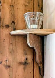 Oude houten console.