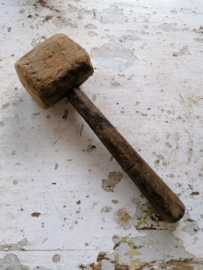 Oud houten hamer.
