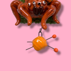 Schilderijtje van keramiek Spin .....?
