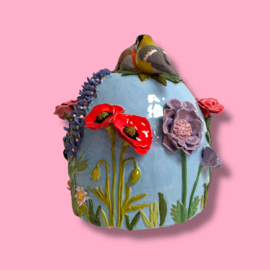 Urn met vogels en bloemen