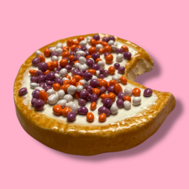 Beschuit van keramiek met feest muisjes