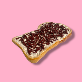 Boterham met hagelslag van keramiek