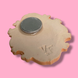 Broche 'varkensmeisje' zalm